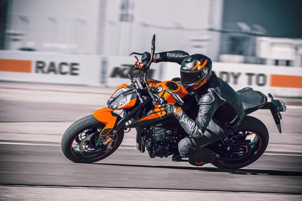 2021 KTM 890 DUKE Copyright: © R.Schedl